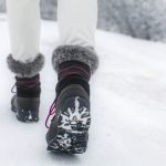 Na prvi pogled čudno, ali ovaj trik pomaže da se obuća ne kliza po snegu