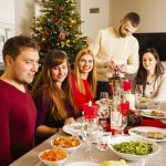 Teorija "nevidljivog gosta" viralna je na TikToku i mnogima olakšava praznična druženja 8 Teorija "nevidljivog gosta" viralna je na TikToku i mnogima olakšava praznična druženja