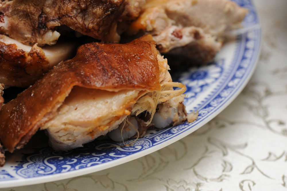 Zašto se u svakoj kući u Srbiji za Božić jede svinjsko pečenje? Iza ovoga krije se prilično zanimljiva priča