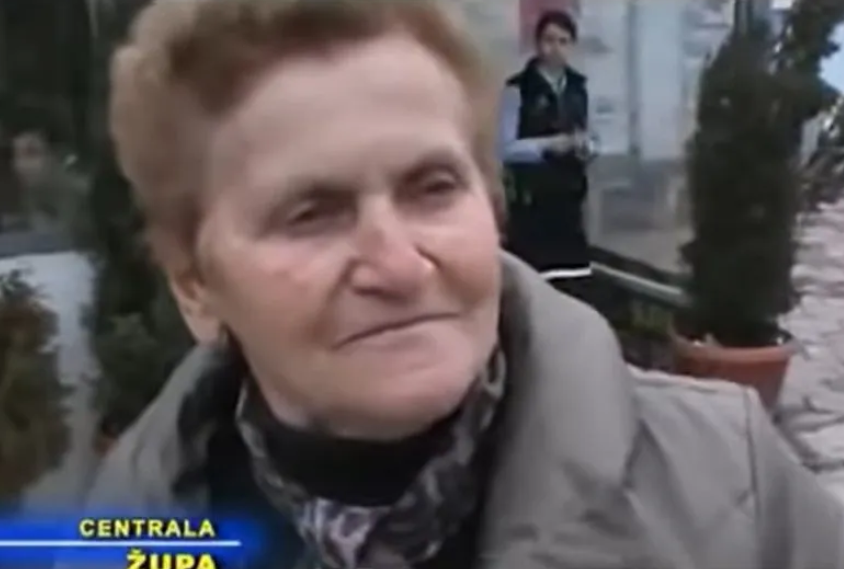 Danas je jedini dan u godini kada možemo da pogledamo ovaj video: Prošlo je 12 godina, a i dalje nam je smešno Danas je jedini dan u godini kada možemo da pogledamo ovaj video: Prošlo je 12 godina, a i dalje nam je smešno