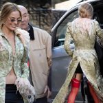 Margo Robi u najodvažnijem izdanju dosad: Ispod kaputa samo crveni halteri i minić