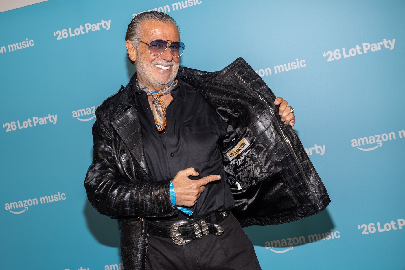 Ko je čovek koji je na jaknu našio Svetog Đorđa koji ubij aždaju i skroz zbunio Jokića