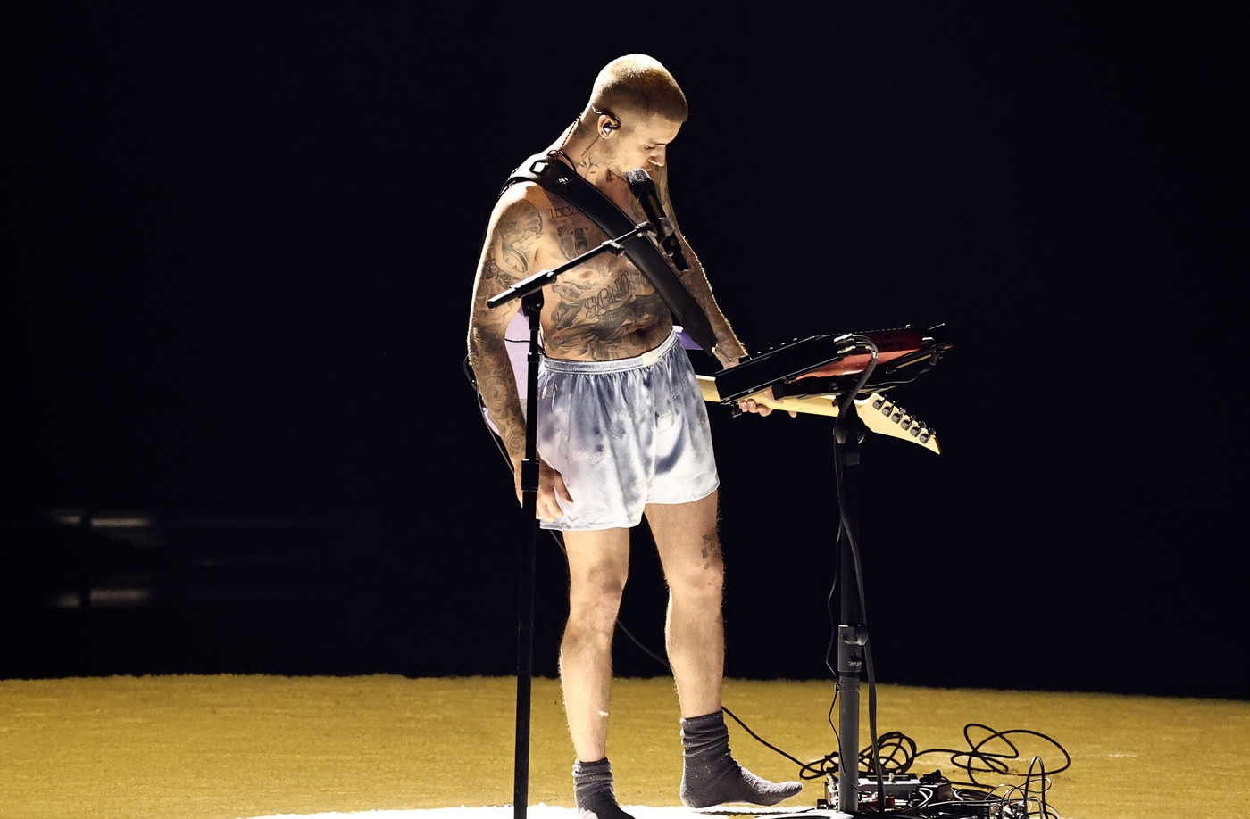 Džastin Biber se vratio na Gremi posle četiri godine, poslao političku poruku i zakoračio na binu samo u gaćama