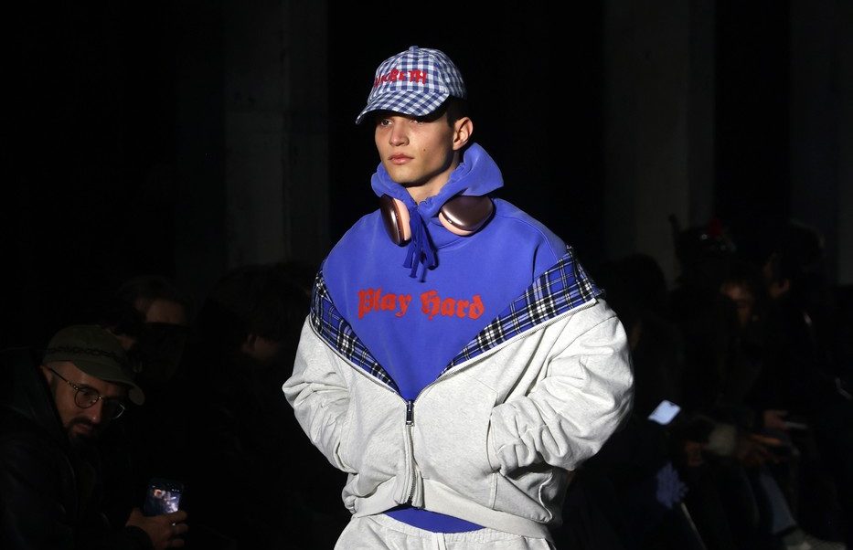 Kao da je izašla je kontejnera: Balenciaga jakna zapalila je internet, a tek da vidite cenu