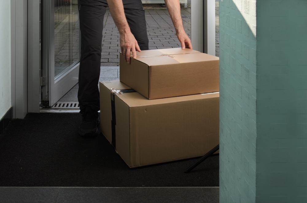 Mučite se sa dostavljačima? Stanari zgrade u Osijeku imaju rešenje koje bismo svi voleli da iskopiramo