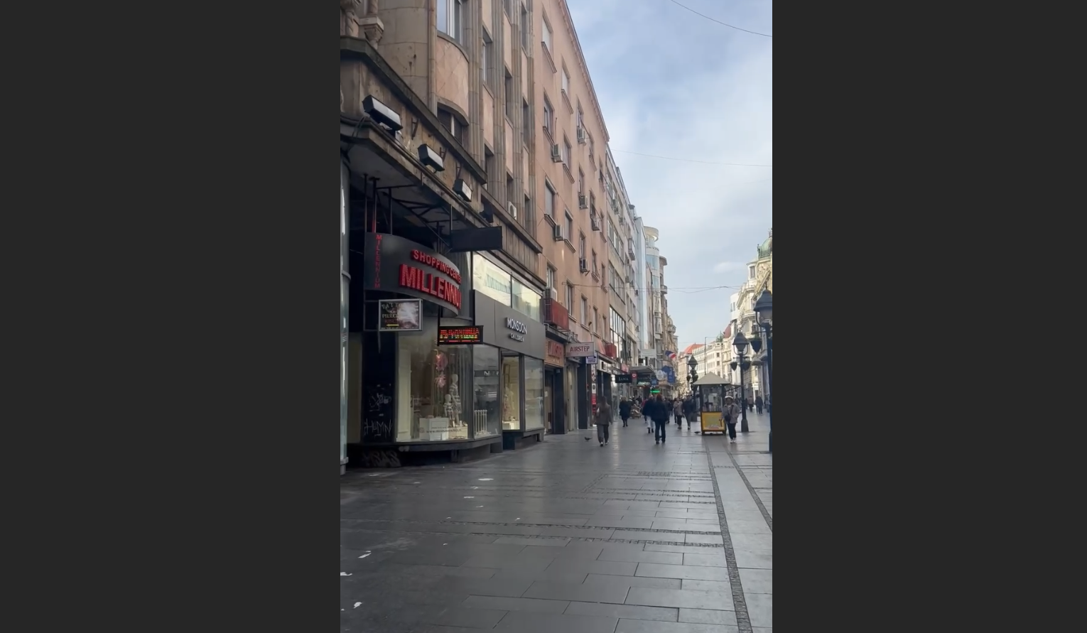 Najčudniji tržni centar u Beogradu nalazi se u najstrožem centru, a u njemu se oblače samo maturantkinje i crkvena lica