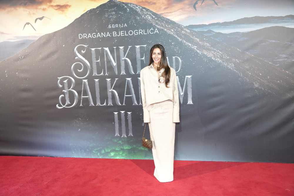 Glamur u crnom: Naše glumice na premijeri "Senki nad Balkanom 3" oduševile stajlinzima 5 Glamur u crnom: Naše glumice na premijeri "Senki nad Balkanom 3" oduševile stajlinzima