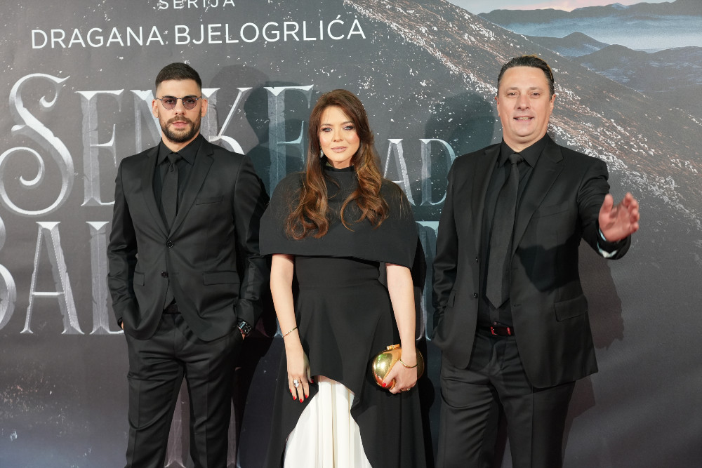 Glamur u crnom: Naše glumice na premijeri "Senki nad Balkanom 3" oduševile stajlinzima 3 Glamur u crnom: Naše glumice na premijeri "Senki nad Balkanom 3" oduševile stajlinzima