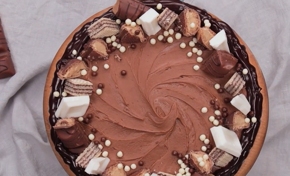 Torta Kinder Bueno, recept za slatkiš bolji od kupovne čokolade