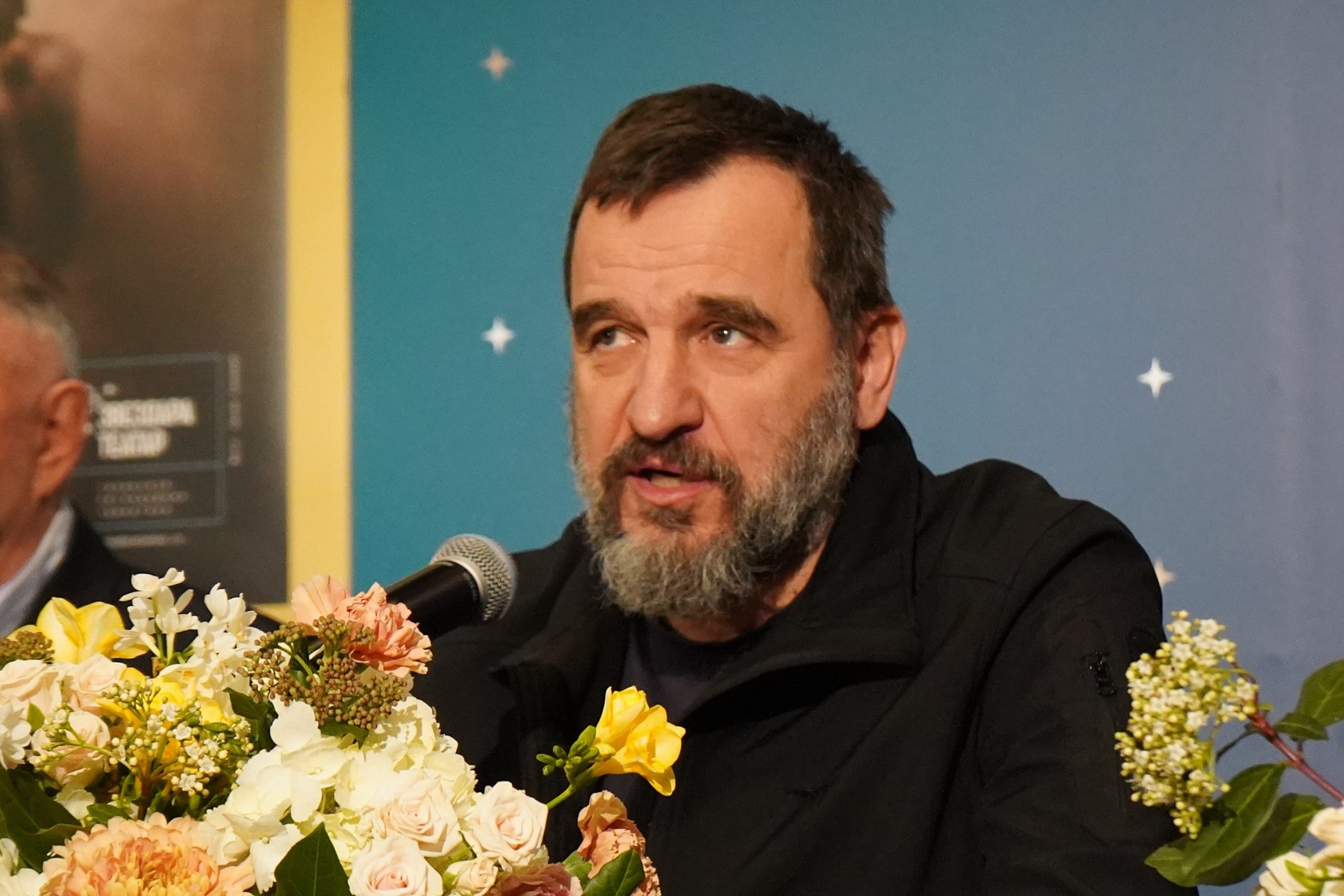 Nenad Jezdić prekinuo predstavu zbog muškarca iz publike: "Skloni to iz ruke"