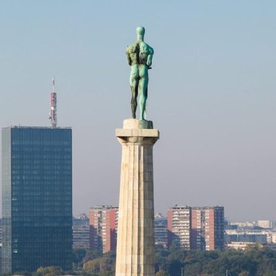 Svetska zvezda tajno boravila u Beogradu: Tetovaže koje je uradio nasmejale su internet vreme beograd