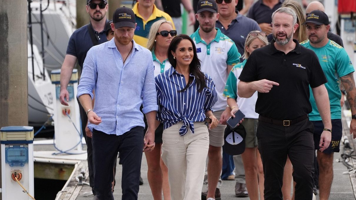 Bele patike koje se ne vezuju su hit proleća: Obožava ih i Megan Markle patike megan