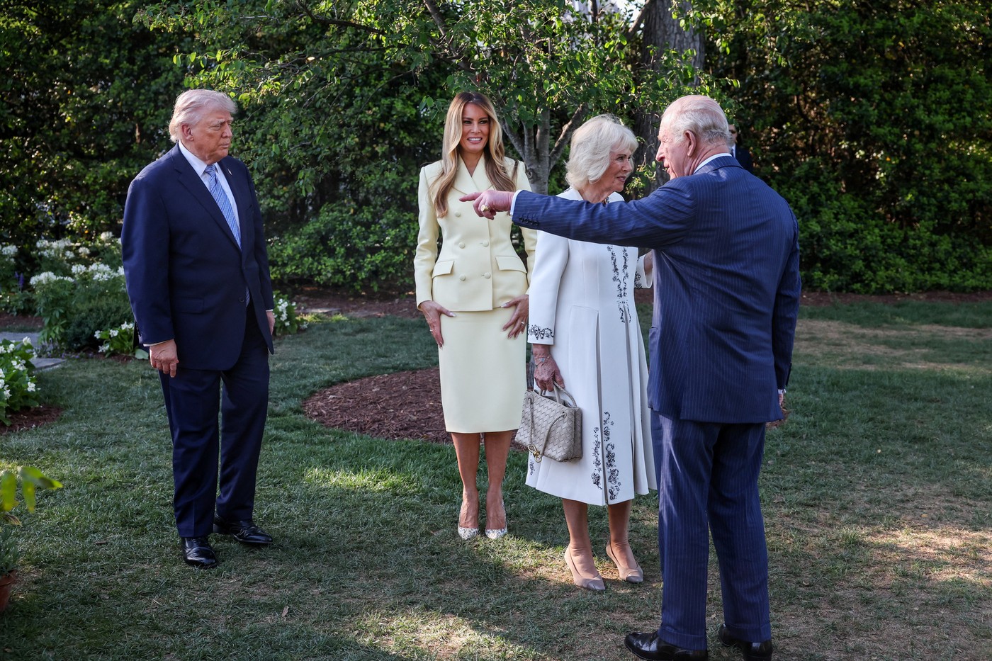 Melanija dočekala Čarlsa i Kamilu u hit boji prošle sezone 1 Melanija dočekala Čarlsa i Kamilu u hit boji prošle sezone