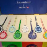 Tuče, suzavac i opšti haos: Ljudi širom sveta kampovali ispred Swatch-a zbog džepnog sata u duginim bojama