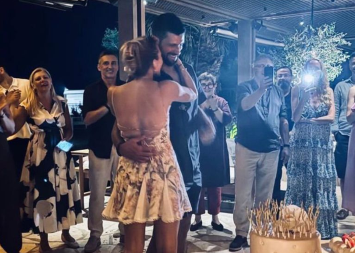 Svi su gledali u rođendansku haljinu Jelene Đoković: Savršen letnji model, saznali smo i koliko košta