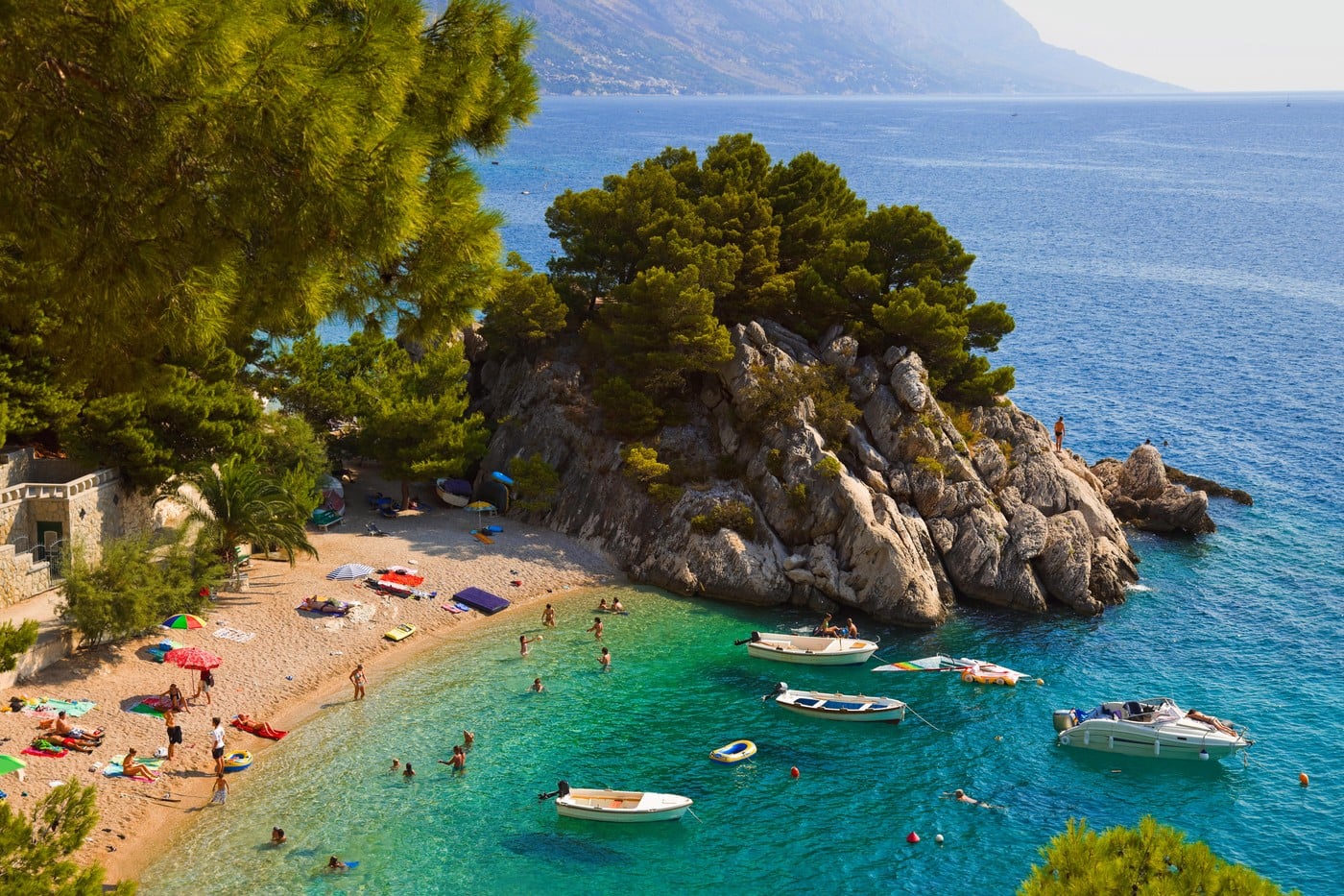 Srpska influenserka oduševljena hrvatskom plažom: "Lepša mi je i od Maldiva", mada rekacije na mrežama su podeljene