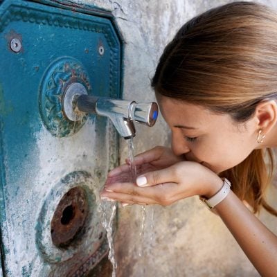 Stručnjaci otkrili koje piće najbolje hidrira tokom toplotnog talasa: Ne, nije voda