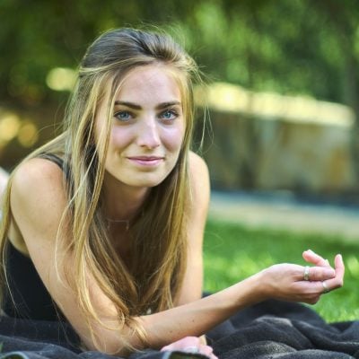 žena