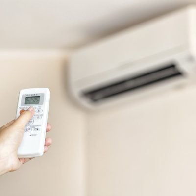 Dugme na daljinskom od klima uređaja za koje malo ljudi čemu služi: Automatski čisti neprijatne mirise i buđ