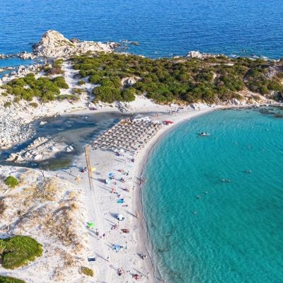"Da bih postavio suncobran, moram da iznajmim dete": Nova pravila na popularnoj plaži razbesnela turiste