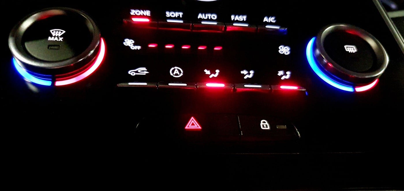 Vozači tek sad otkrivaju čemu služi dugme sa strelicom u automobilu, većina ga pogrešno koristi