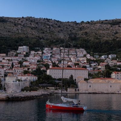Turisti ponovo šokirani cenama u Hrvatskoj: Kokteli 17 evra, domaće vino preko 10, a Dubrovnik je tek posebna priča