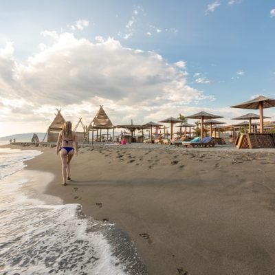Ako je Ada Bojana mesto kom se rado vraćate, gledajte ovo: Posetili smo čuveni FKK kamp i zatekli ga u novom izdanju
