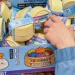 Zašto su sva deca (a i odrasli) odlepili za "squishy dumpling" igračkama? Izgleda slatko, ali krije i ozbiljan problem