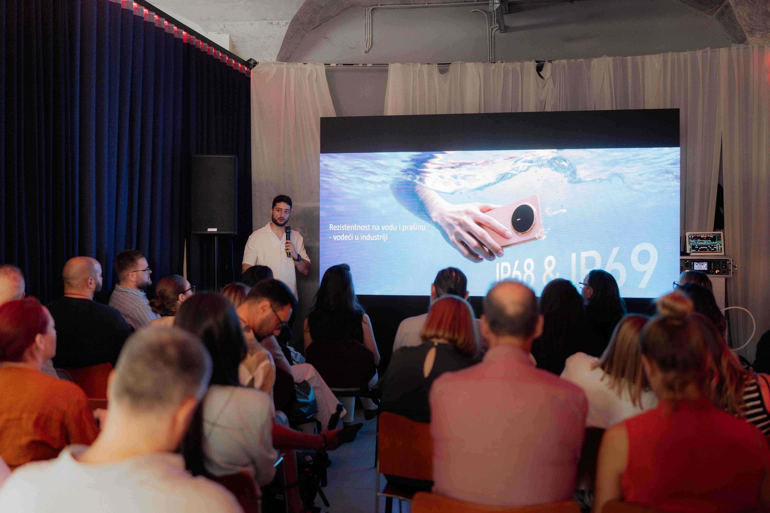 HONOR predstavlja HONOR Magic V6 u Srbiji: ultimativni AI preklopni flagship koji spaja ultra-tanak i izdržljiv dizajn saproduktivnošću kroz različite ekosisteme