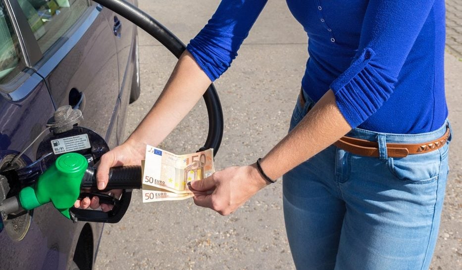 Da li sme rezervoar da se napuni do vrha tokom letnjih vrućina? Većina pravi ovu opasnu grešku Da li sme rezervoar da se napuni do vrha tokom letnjih vrućina? Većina pravi ovu opasnu grešku