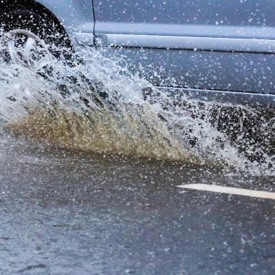 Zašto auto neće da se upali nakon obilne kiše: 9 mogućih problema i rešenje za njih
