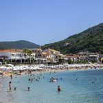 Potez srpskih turista na plaži u Grčkoj razbesneo ljude na mrežama: "Ovo je užas, plati i budi gospodin"