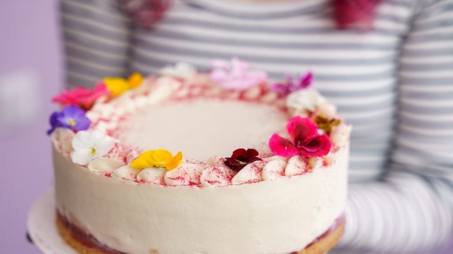 Grčka sladoled torta, recept za kremasti letnji desert sa tri ukusa koji osvaja na prvi zalogaj